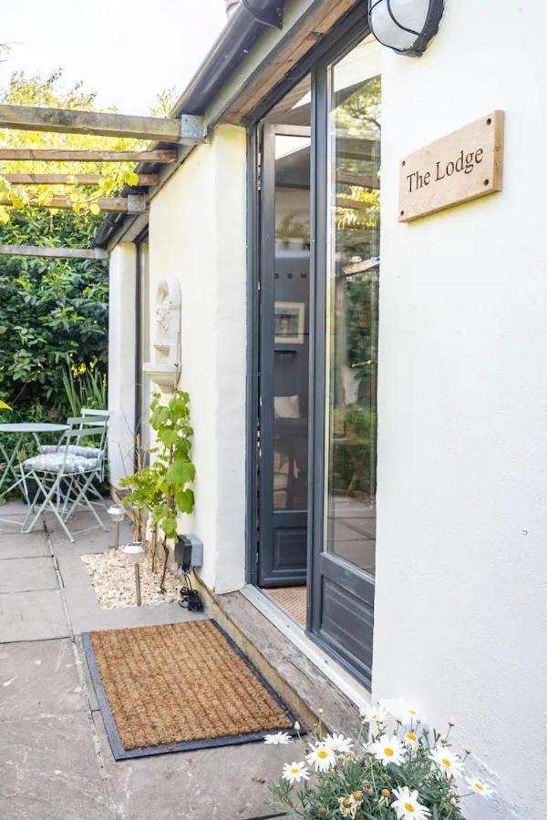 The Lodge - A Tranquil EscapeAtworth エクステリア 写真