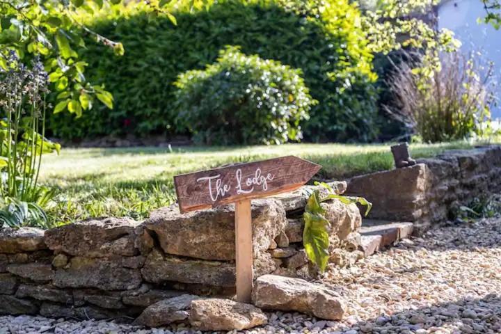 The Lodge - A Tranquil EscapeAtworth エクステリア 写真